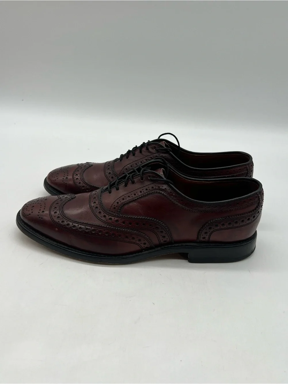 Allen Edmonds McAllister Men 7.5D Burgundy Leather Wingtip Oxfords Dress Shoes.